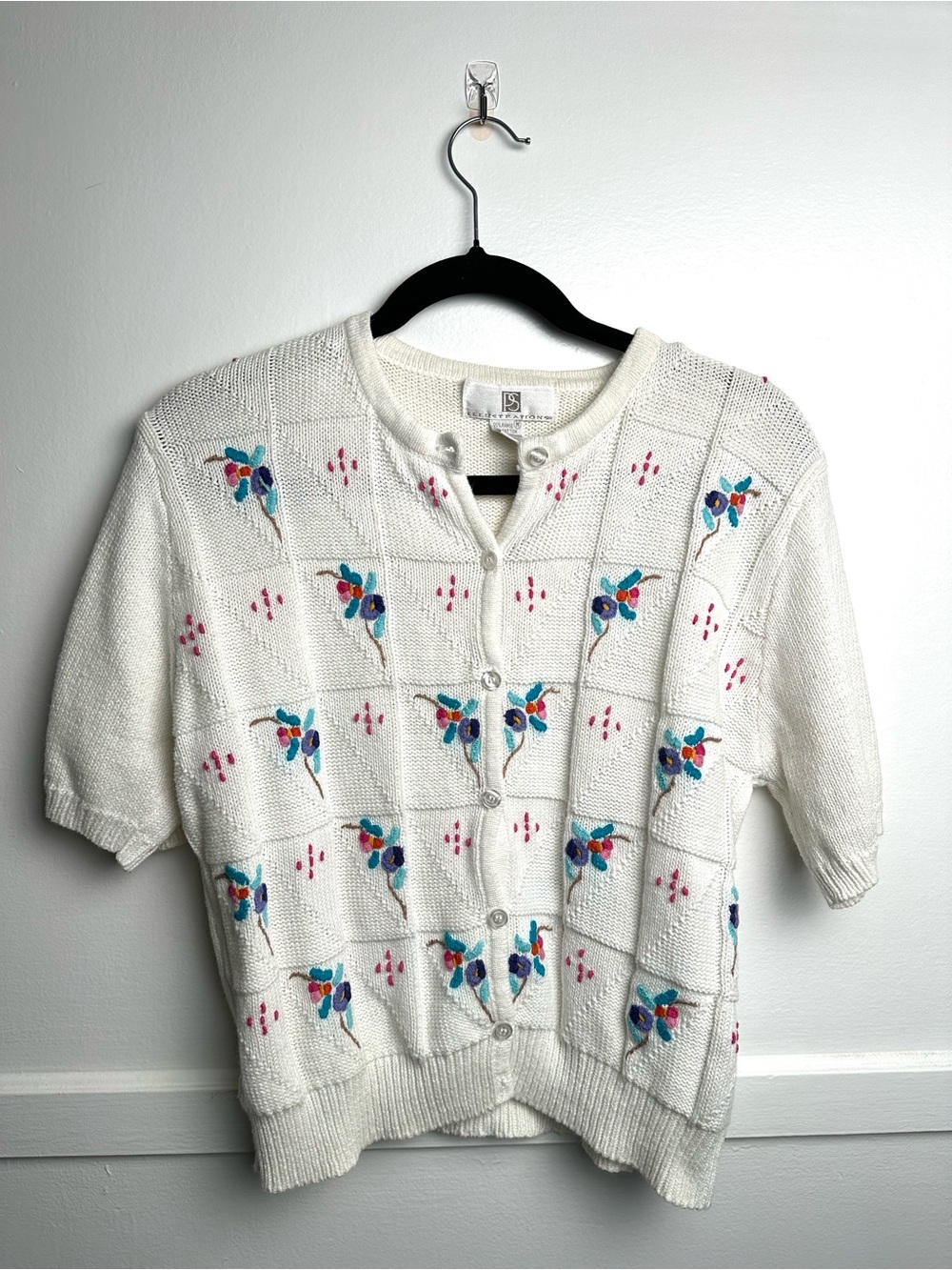 Vintage White Embroidered Floral Knit Cardigan - Classic Short Sleeve Sweater